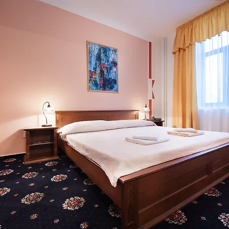 布里奥尼套房酒店 俄斯特拉发