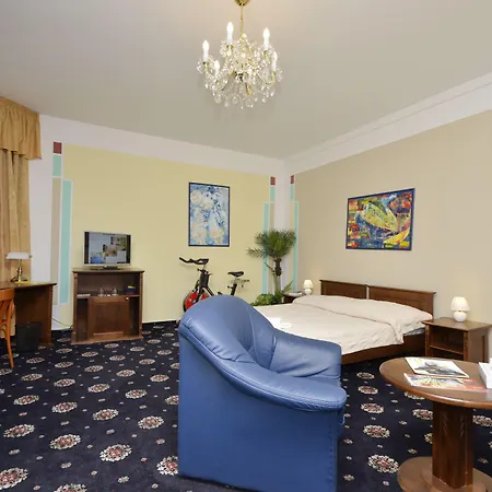 布里奥尼套房酒店 公寓式酒店 俄斯特拉发