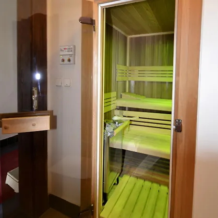 布里奥尼套房酒店 俄斯特拉发