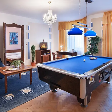 ブリオーニ スイーツ 4* オストラヴァ