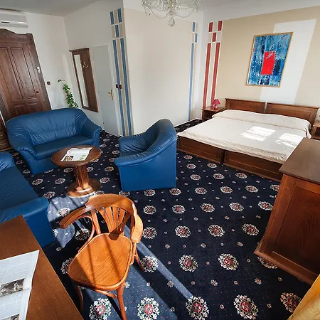 布里奥尼套房酒店