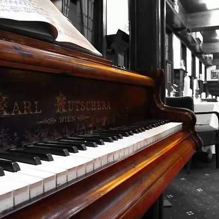 布里奥尼套房酒店 4* 俄斯特拉发